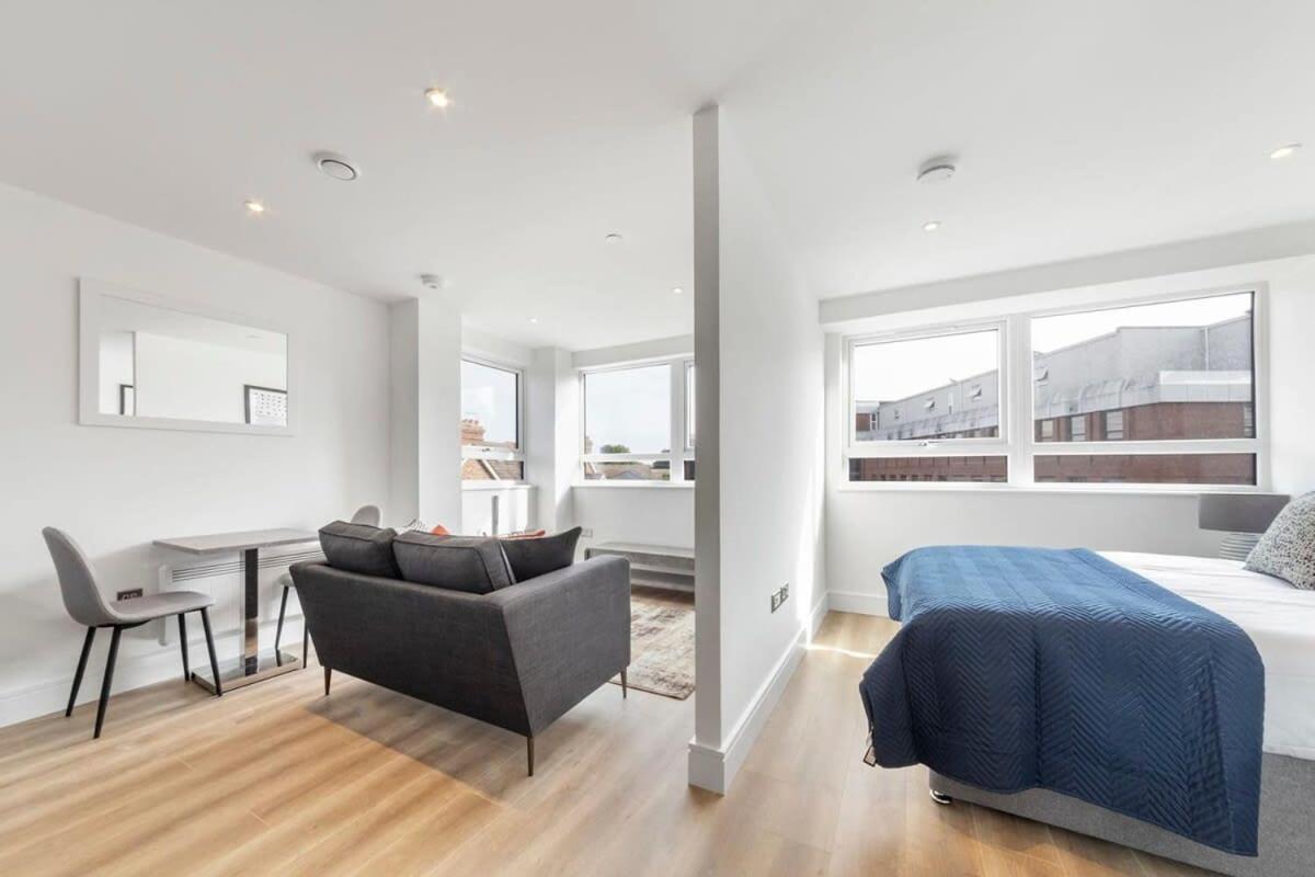 Bright Contemporary Studio In East Grinstead Kültér fotó