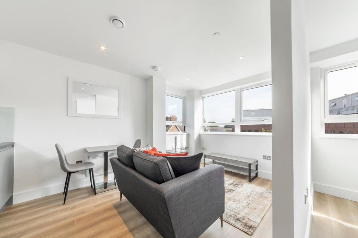 Bright Contemporary Studio In East Grinstead Kültér fotó
