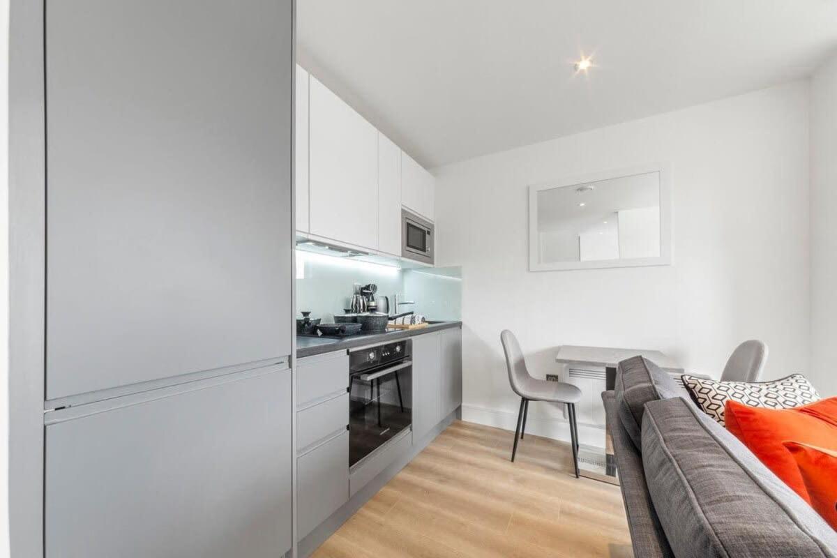 Bright Contemporary Studio In East Grinstead Kültér fotó